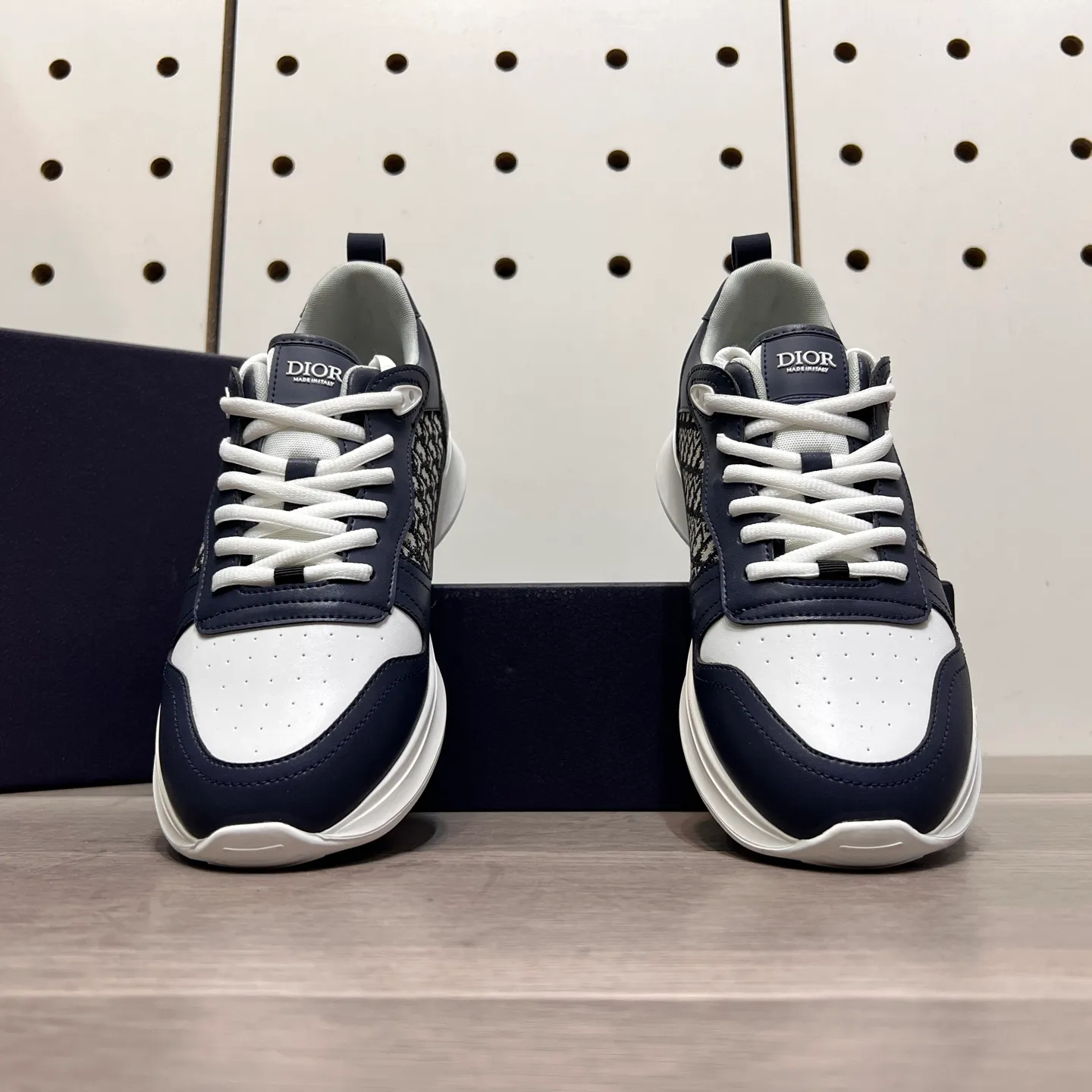 Men's Men's Shoes 💰: 400💰《Dior》The latest and most popular casual shoes, top brand [seduce] luxury~purchase, top~quality. [Strong] The upper is made of imported breathable cowhide with material ➕ breathable sheepskin feet (•) and fine workmanship. Original stylish and stylish soft rubber wear-resistant foreskin outsole, light and comfortable on the foot, size: 38-44, (customized 45, 46), five colors available